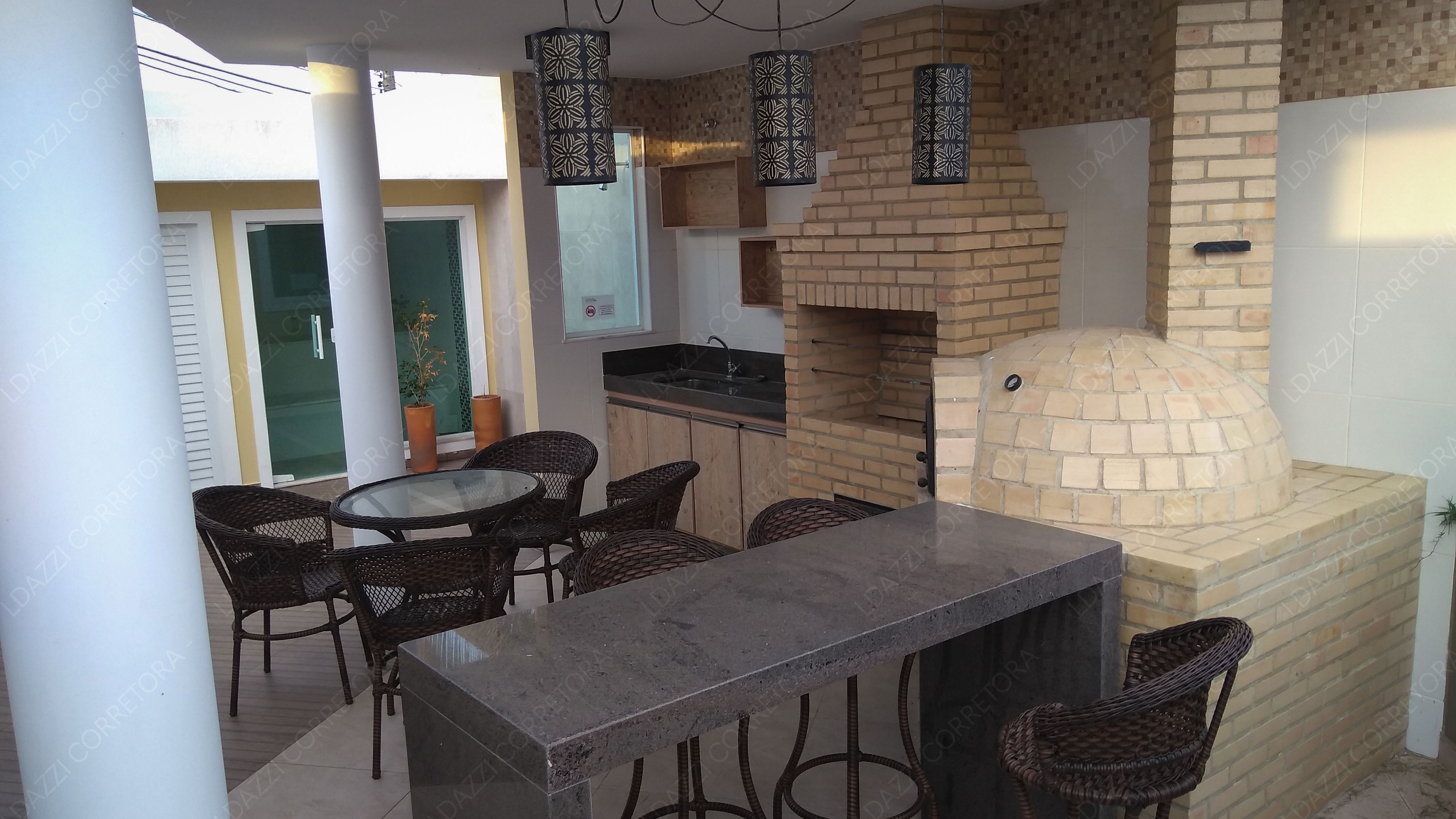 Espaço gourmet com forno e bancada em granito no Condomínio Aurum Pescatore